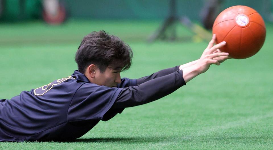 　トレーニングをする今朝丸