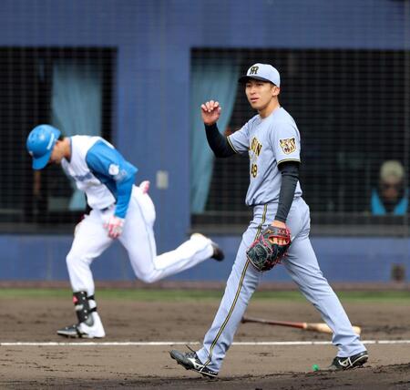 ２回、茨木は西川を二飛に打ち取る（撮影・山口登）