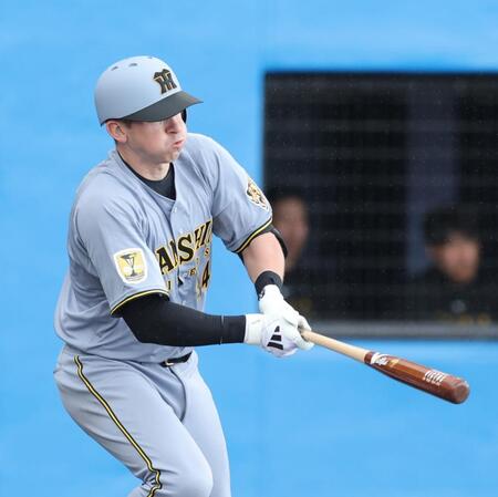 １回、中前打を放つディベイニー（撮影・西岡正）