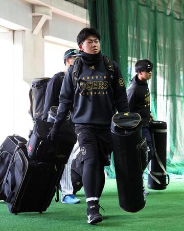 宜野座キャンプに合流した立石（撮影・立川洋一郎）