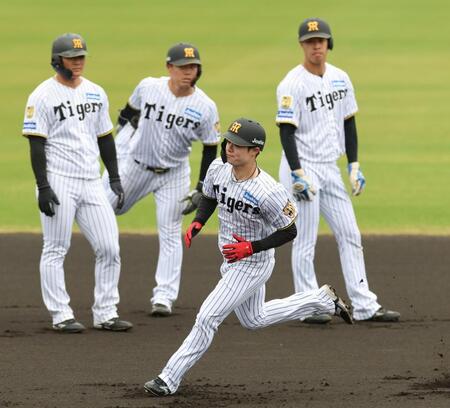走塁練習する中野（撮影・山口登）