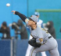 ９回に登板し力投する木下（撮影・西岡正）