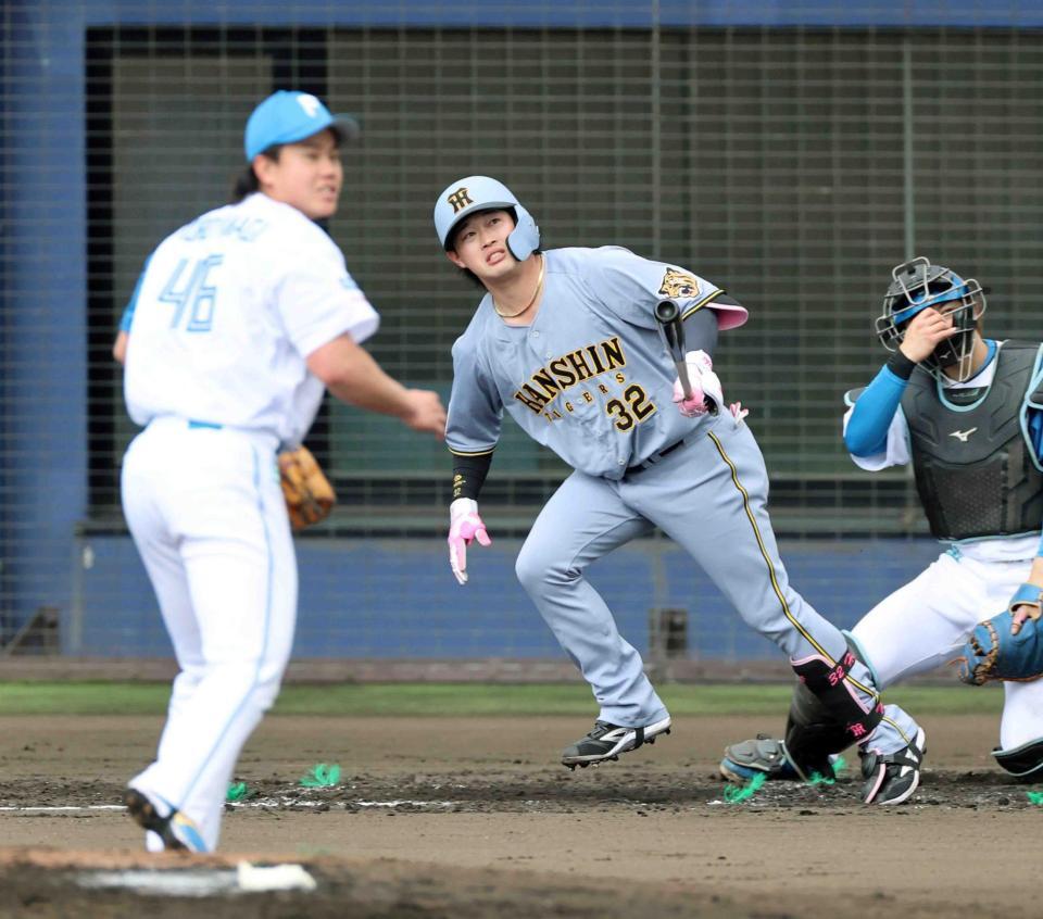 　４回、先制ソロを放つ浜田（撮影・山口登）