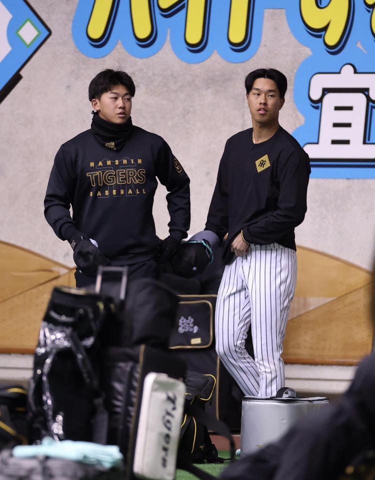 宜野座に合流した、立石（左）と岡城（撮影・西田忠信）