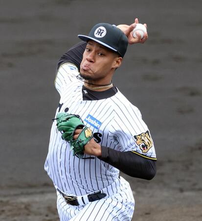 ライブＢＰに登板するモレッタ（撮影・山口登）