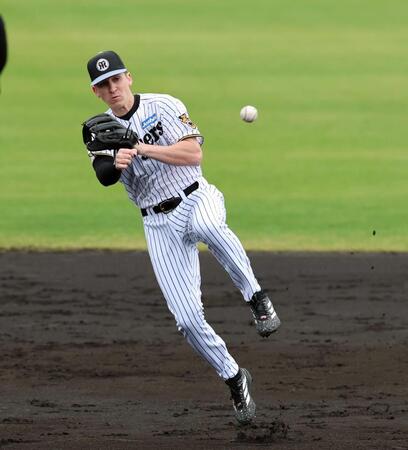 ディベイニー　憧れの選手はガルシアパーラ　お箸の持ち方に奮闘中　あだ名は「キャムーンって伸ばす感じ」