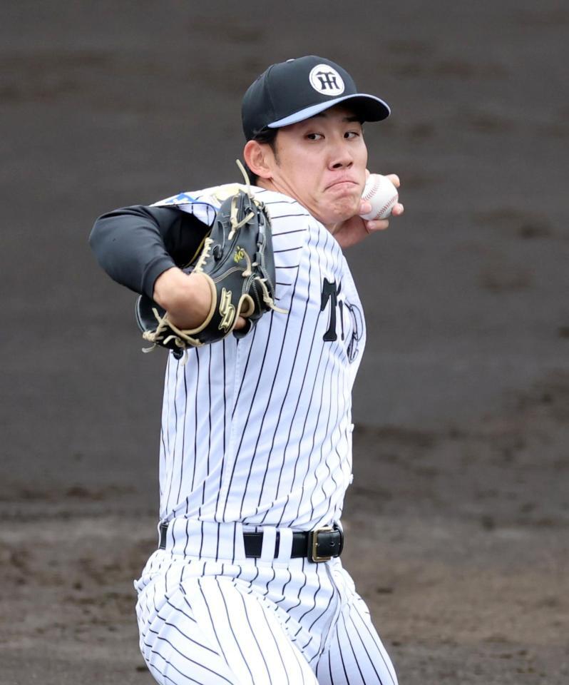 ライブＢＰに登板する富田（撮影・山口登）