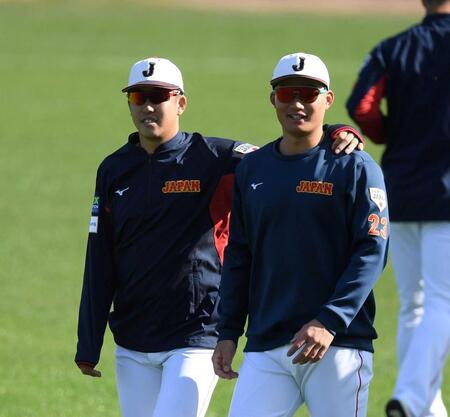 　侍の一員として共闘する森下（右）と小園