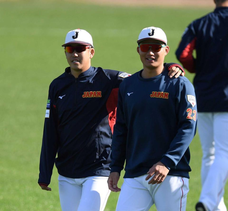 　侍の一員として共闘する森下（右）と小園