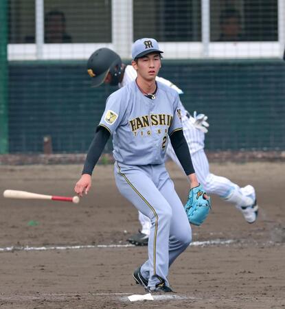 戸井を併殺打に打ち取る今朝丸（撮影・立川洋一郎）