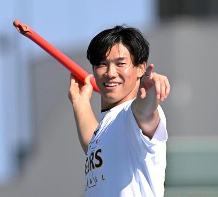 充実の表情で練習に汗を流す湯浅（撮影・飯室逸平）