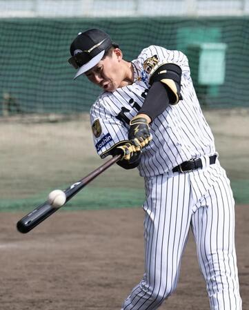 ロングティーを打つ立石（撮影・田中太一）