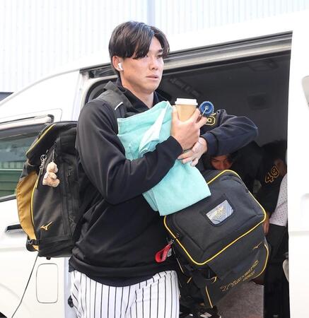 宜野座に到着した湯浅（撮影・西田忠信）