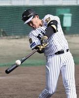 ロングティーを打つ立石（撮影・田中太一）