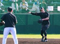 早出特守をして汗を流すディベイニー（撮影・立川洋一郎）