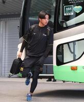 宜野座に到着した高橋（撮影・西田忠信）