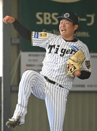 ブルペンで投げ込む西勇（撮影・飯室逸平）