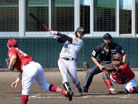 ６回、右前打を放つ元山（撮影・立川洋一郎）