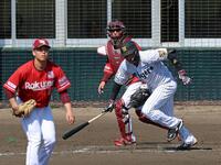 ４回、中前打を放つ大山（撮影・立川洋一郎）