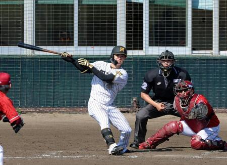 ５回、右前へ適時打を放つ中野（撮影・立川洋一郎）