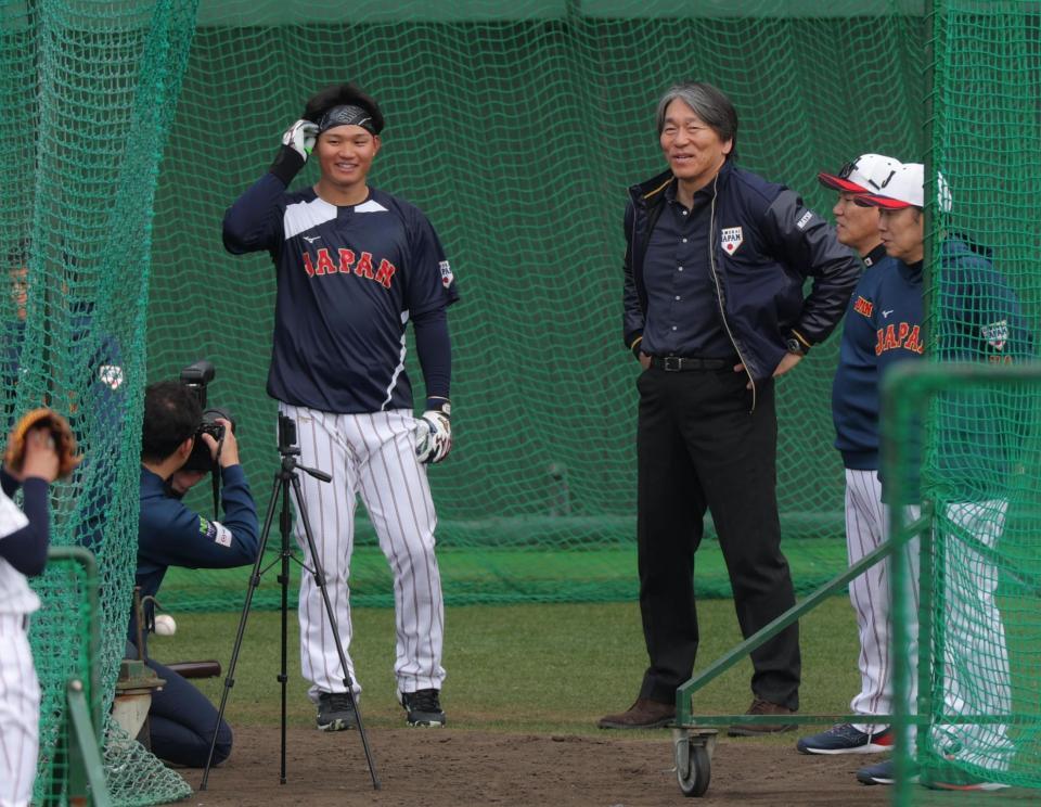 松井秀喜氏と談笑する森下（撮影・金田祐二）