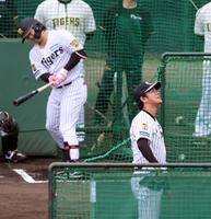 ライブＢＰで圧巻の投球を見せた高橋（左は浜田）＝撮影・山口登