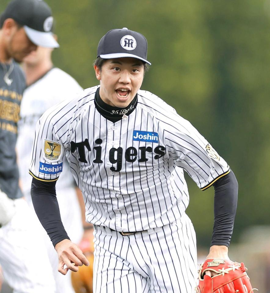 　守備練習をする才木（撮影・西田忠信）