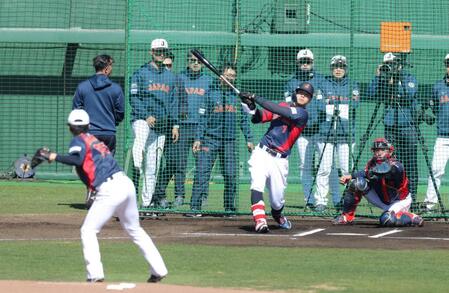 北山と対戦する佐藤輝（撮影・金田祐二）