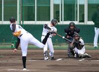 シート打撃で右前打を放つ元山（投手・ラグズデール、捕手・梅野）＝撮影・山口登