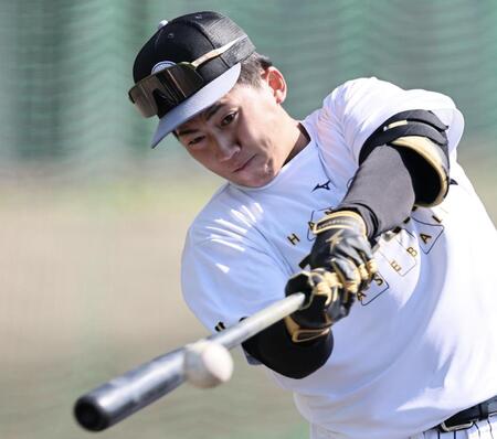 ロングティーを行う立石＝１４日