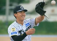 練習中、笑顔を見せる立石（撮影・坂部計介）