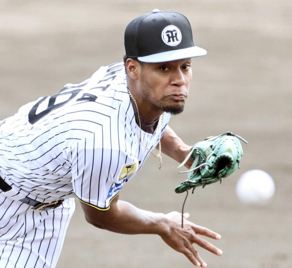 　シート打撃に登板するモレッタ（撮影・田中太一）