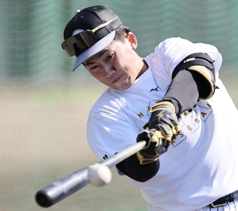 ロングティーを行う立石＝１４日