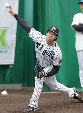 　ブルペンで投げ込む工藤（撮影・立川洋一郎）