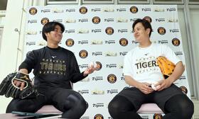 対談で笑顔を見せる高橋（左）と大竹（撮影・田中太一）