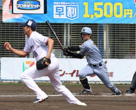 ３回、右翼線に適時二塁打を放つ中野（撮影・山口登）