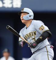 ２回、左前打を放つ大山