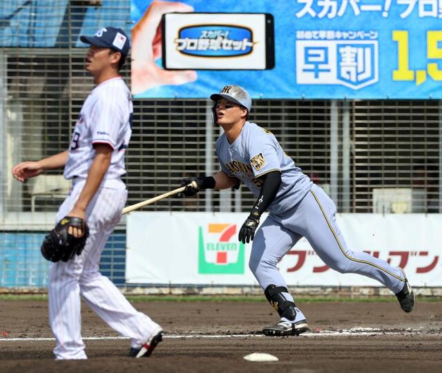 ２回、右越えに先制ソロを放つ前川（撮影・山口登）