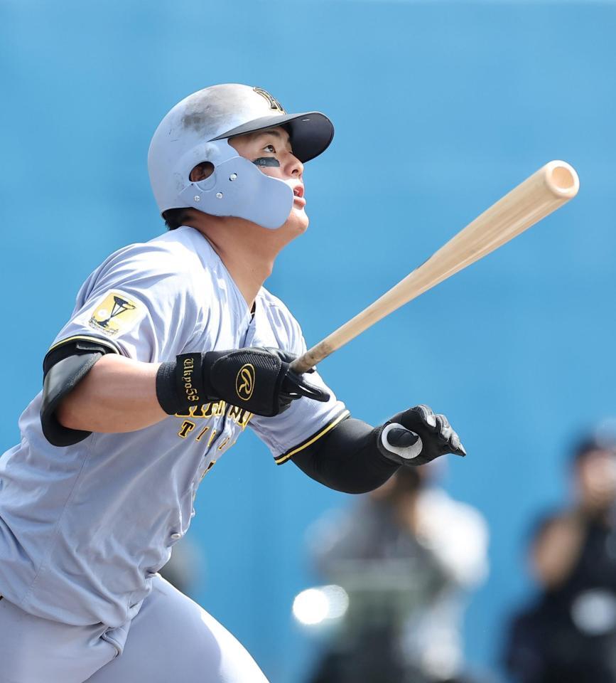 ２回、先制ソロを放つ前川（撮影・西田忠信）