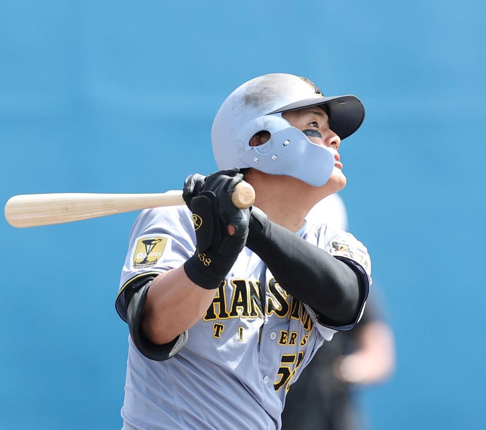 ２回、先制ソロを放つ前川（撮影・西田忠信）