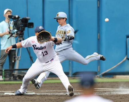 ５回、近本は投手強襲安打で出塁する（撮影・山口登）