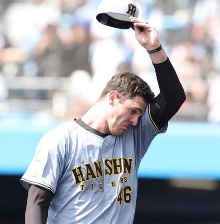 ２回に先制を許しベンチに戻るラグズデール（撮影・西田忠信）