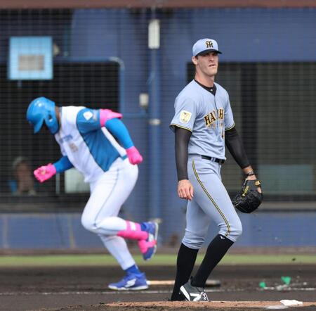 １回、レイエスを遊飛に打ち取るラグズデール（撮影・山口登）