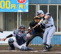 ３回、右前打を放つディベイニー（撮影・山口登）