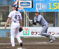 ５回、右前適時打を放つ小幡（撮影・山口登）