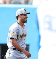 ６回を無失点に抑え笑顔を見せるモレッタ（撮影・西田忠信）