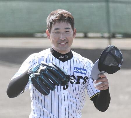 笑顔を見せる岩崎（撮影・田中太一）