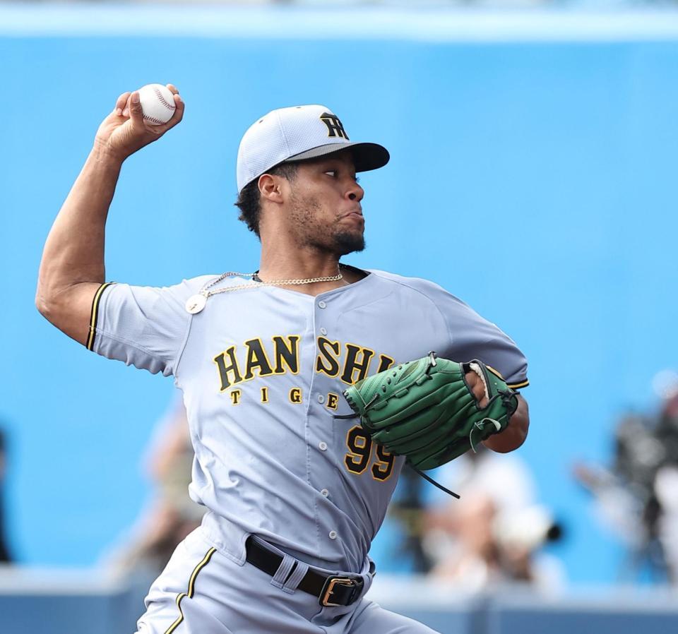 ６回から登板するモレッタ（撮影・西田忠信）