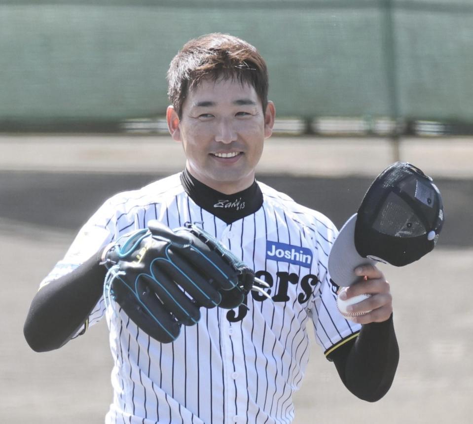 笑顔を見せる岩崎（撮影・田中太一）