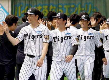 阪神・村上　日本Ｓ雪辱へ新選手会長手締め＆決意のスピーチ「強くなったチームを見て」２年連続開幕投手狙う